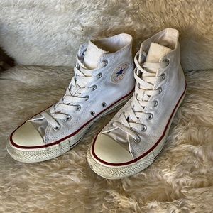 White Converse Chuck 70